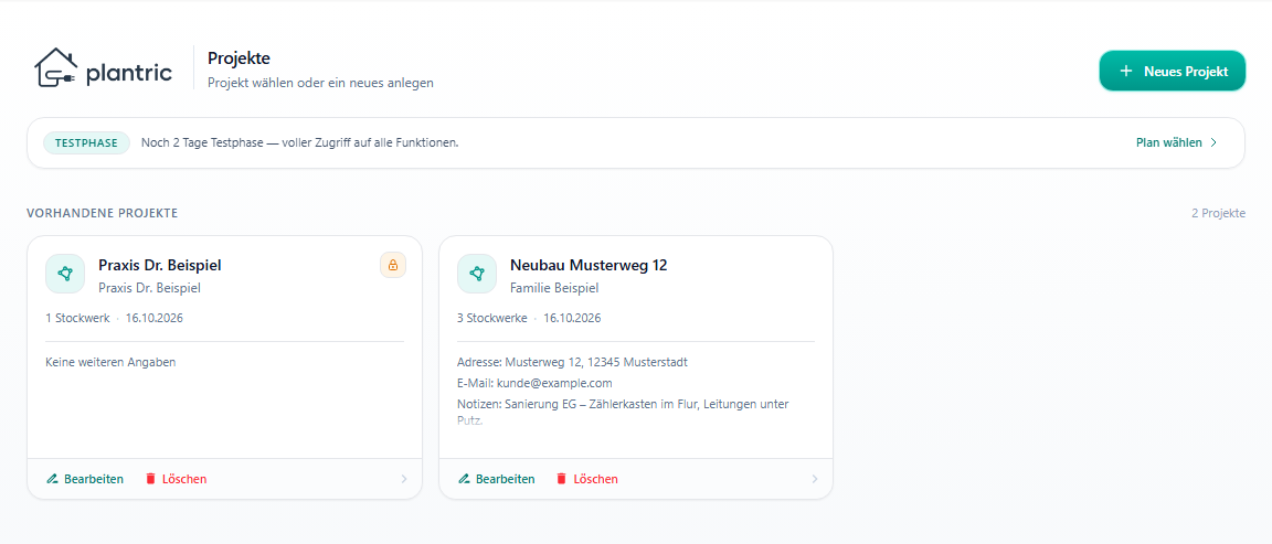 Bild 5.1 – Die Projektübersicht im Editor: oben rechts der Knopf Neues Projekt, darunter die Überschrift Vorhandene Projekte mit dem Zähler 2 Projekte und zwei Karten im Raster. Die erste Karte nennt Neubau Musterweg 12, Familie Beispiel, die Zeile 3 Stockwerke · 16.10.2026 sowie Adresse, E-Mail und Notizen; in ihrer Fußzeile stehen Bearbeiten, Löschen und rechts Öffnen mit Pfeil. Die zweite Karte zeigt Praxis Dr. Beispiel, 1 Stockwerk · 16.10.2026 und Keine weiteren Angaben; oben rechts trägt sie das gelbe Schloss-Symbol, weil eine zweite Sitzung das Projekt gerade offen hat.